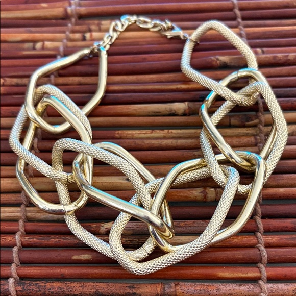 Chunky Gold Large Link Choker Necklace 14”-16.5” - Picture 4 of 5